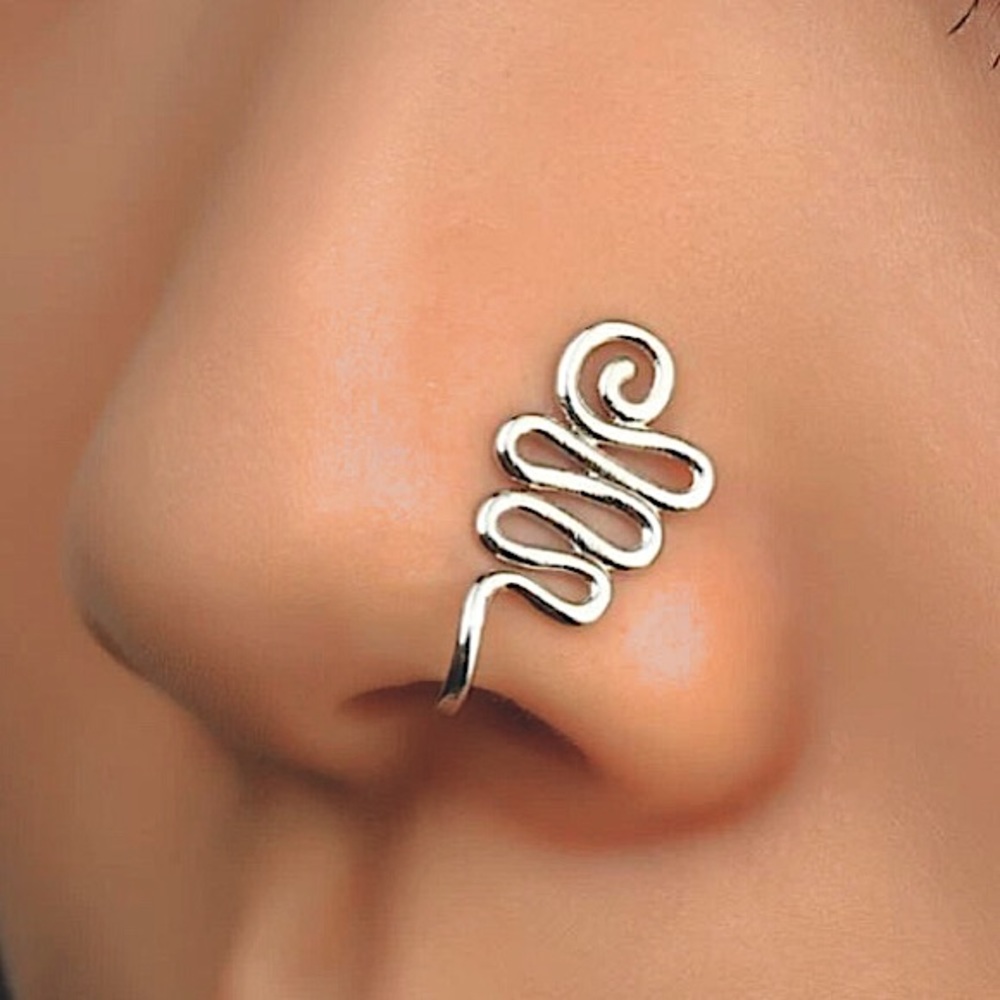 ⚜️𝟯𝟬%𝗢𝗙𝗙 𝗯𝘂𝗻𝗱𝗹𝗲𝘀 𝟯+⚜️ NEW Simple Swirl Fake Nose Ring - Picture 3 of 12